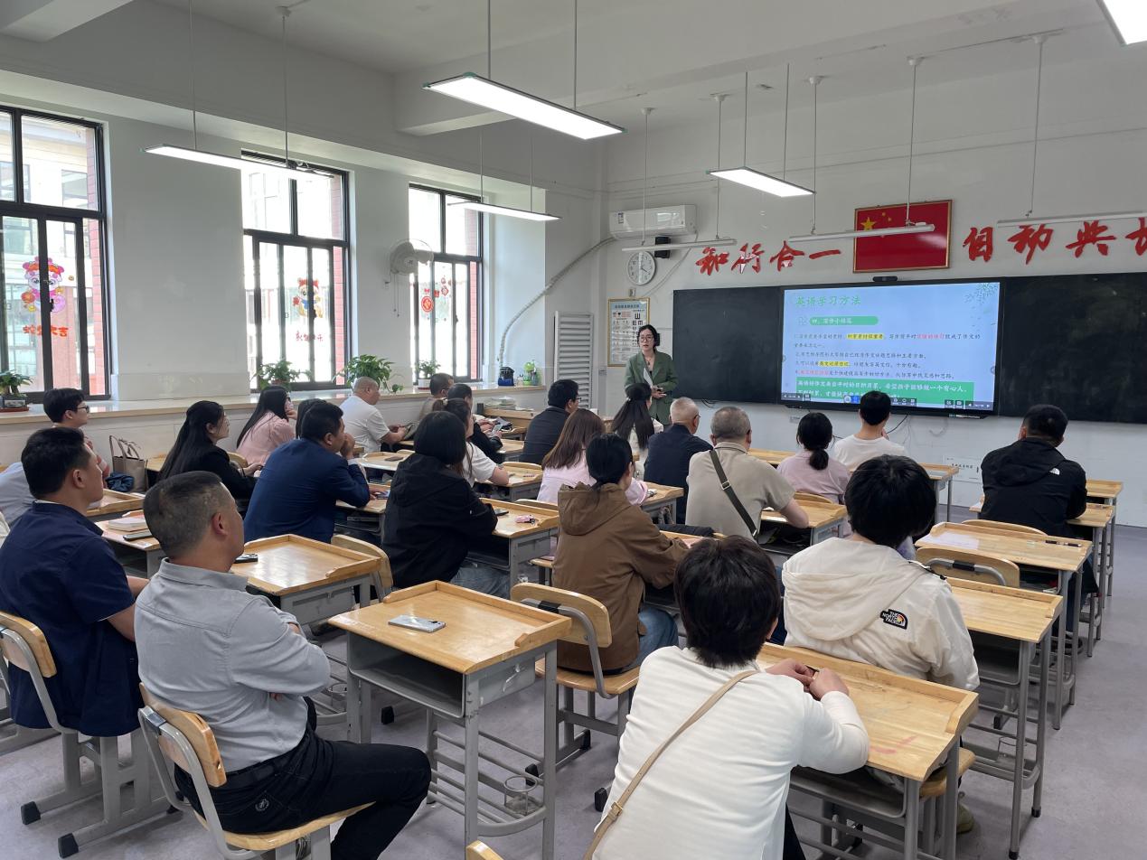 2025.4.25 2024-2025第二学期家长会新闻稿_html_m2f2353fe.jpg