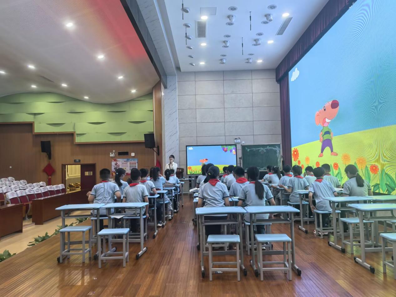 2025.4.25 五年级家长进课堂(1)_html_6aa80a26.jpg