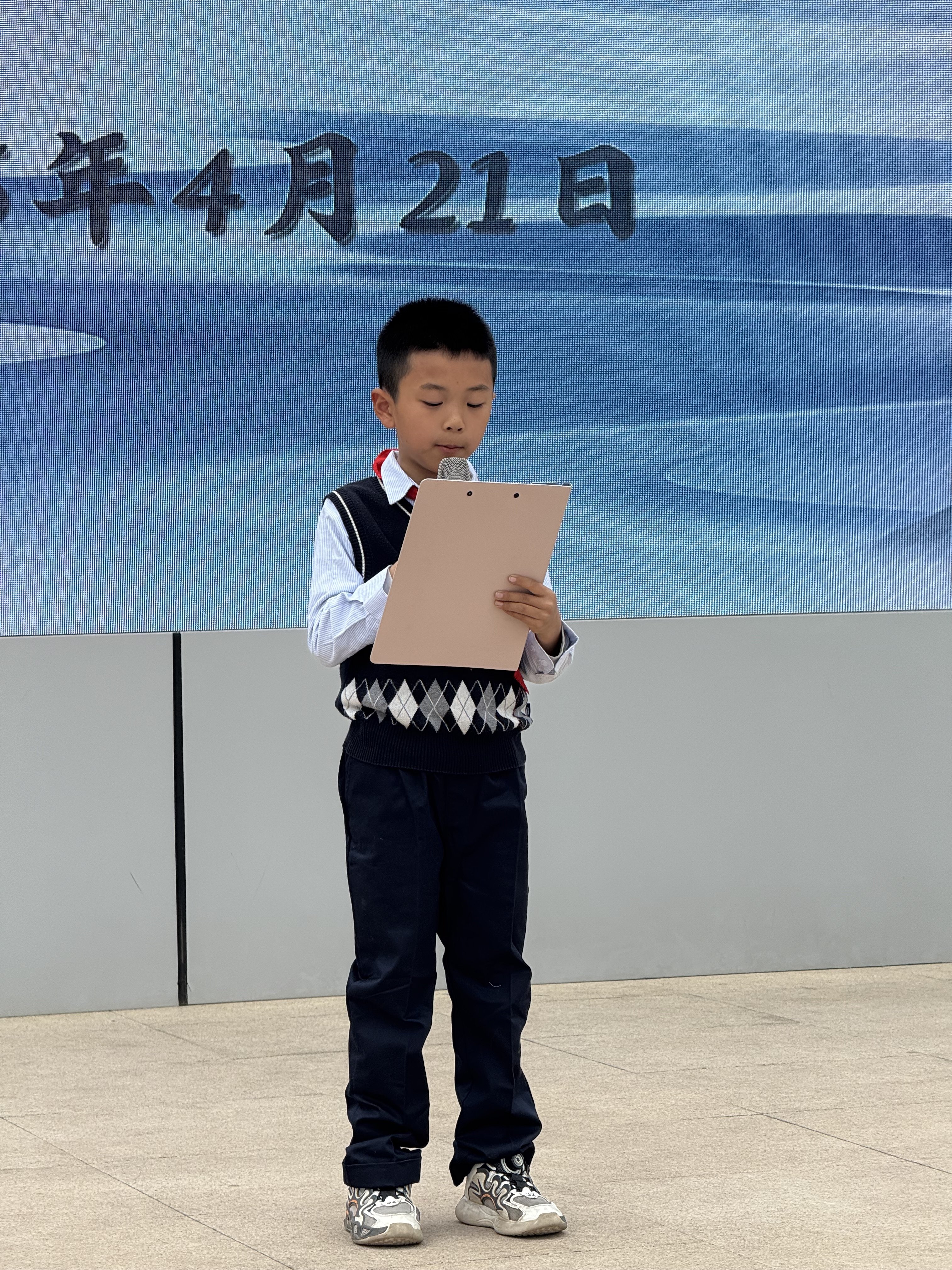 第十一周晨会新闻稿_html_m2b23f887.jpg