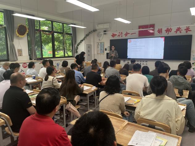 20240514期中家长会_html_m7a2f8145.jpg
