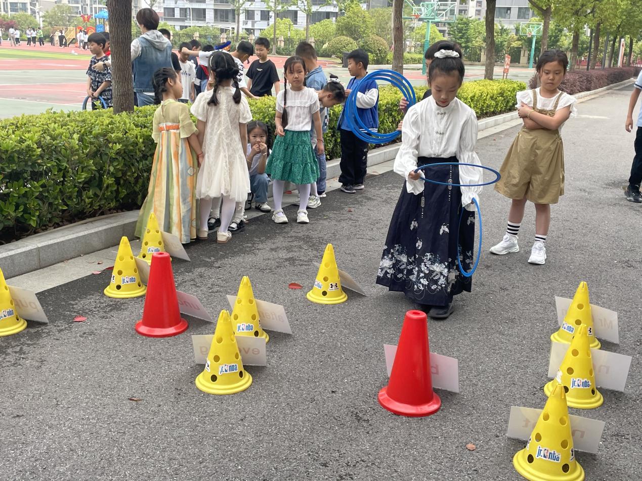 20240602我和导师过六一_html_7ede4f6c.jpg