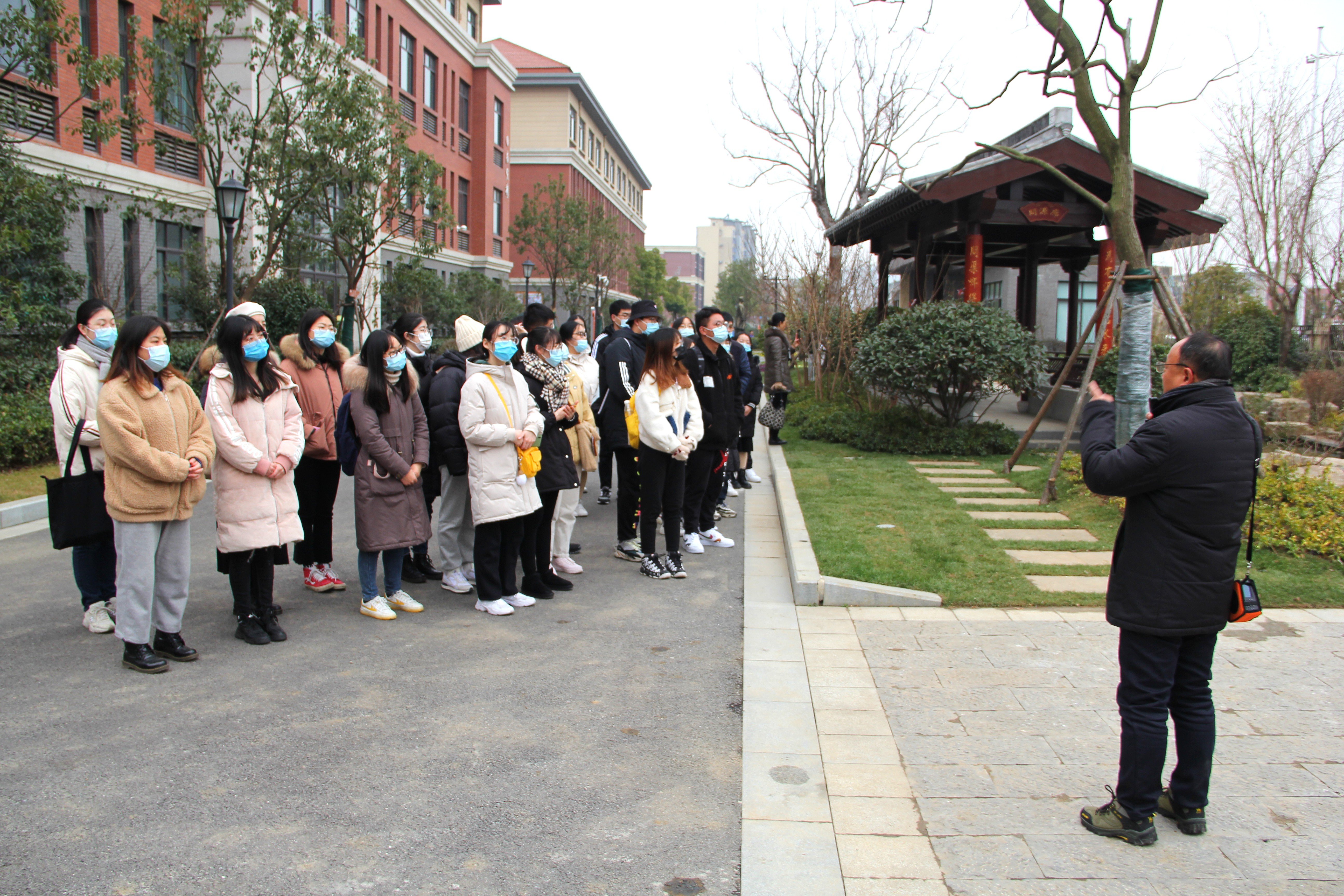 大学生进校园_html_m7497f300.jpg