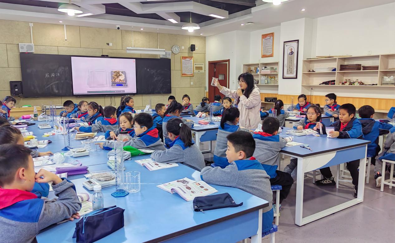 陶娃探秘固体间 跨学科融劳动美(1)_html_m5a8fe95e.jpg