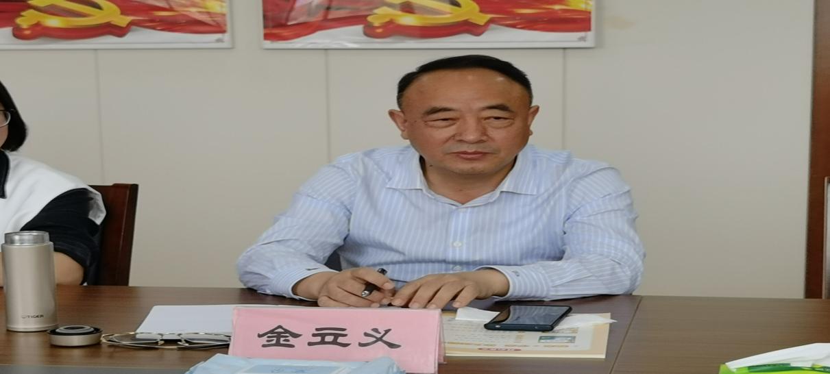 守望简约——《小学“简约语文”教学创新实践研究》的预结题论证会新闻稿_html_m79037ea7.jpg