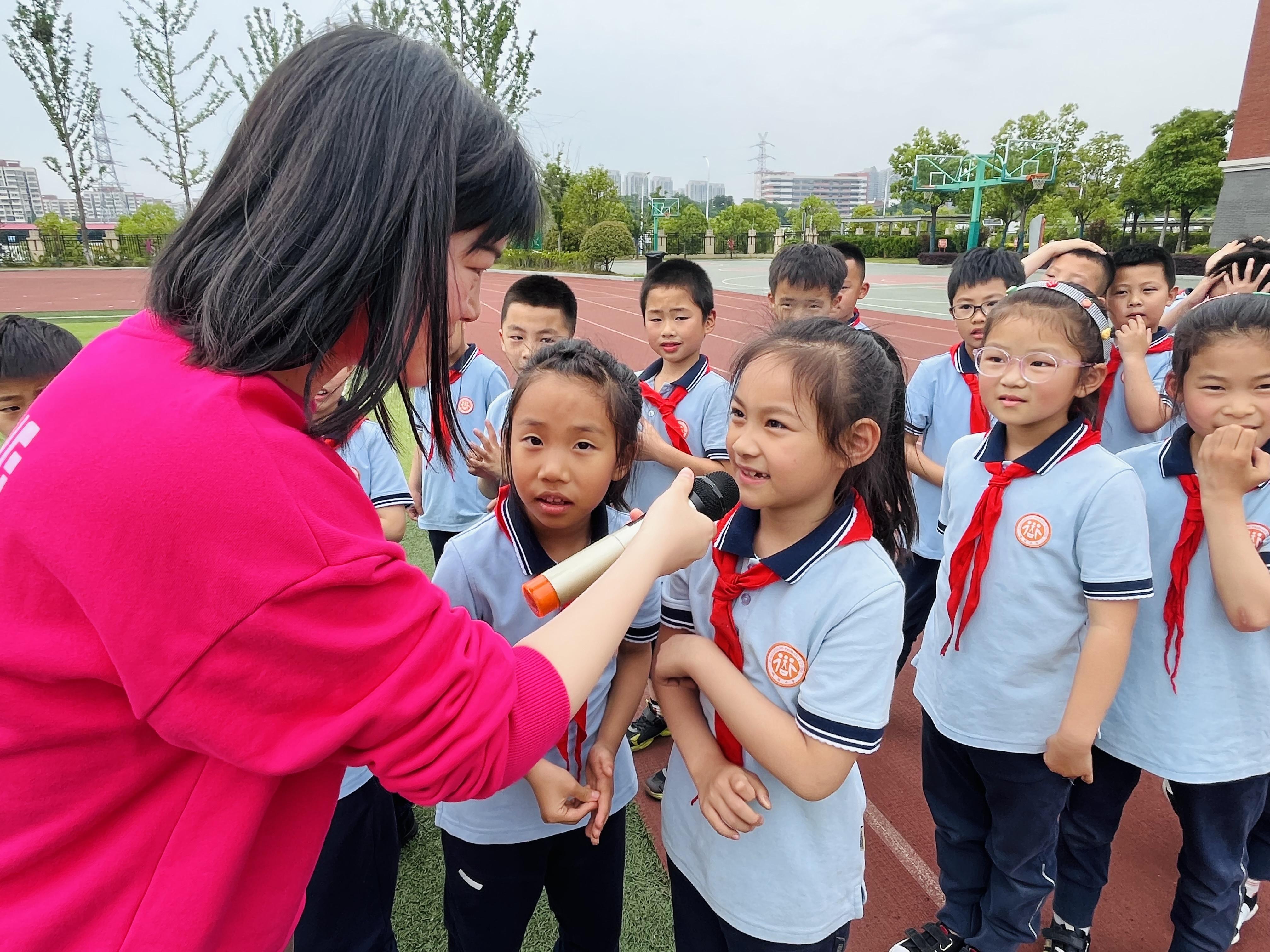 球儿跳跳欢欢笑笑晓庄小学心理健康教育月系列活动（二）_html_788b0e05.jpg