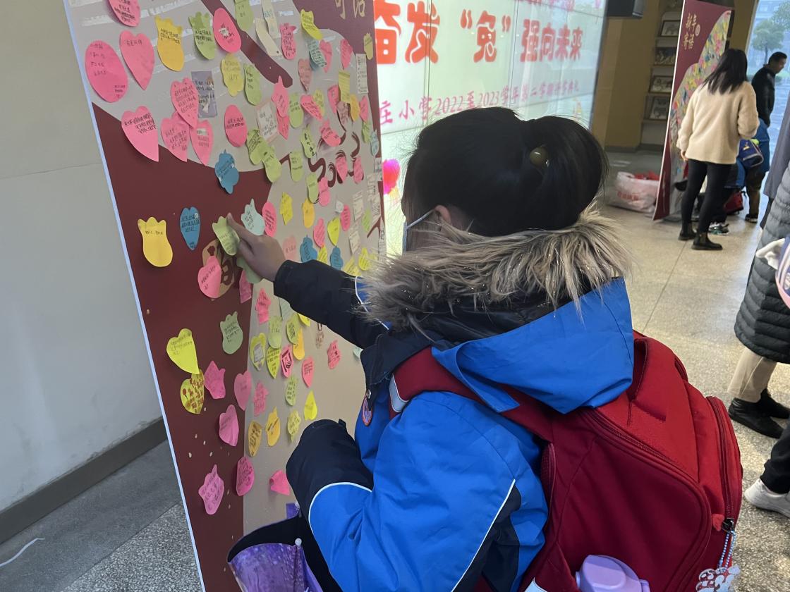 1.开学典礼_html_6baa6c4a.jpg