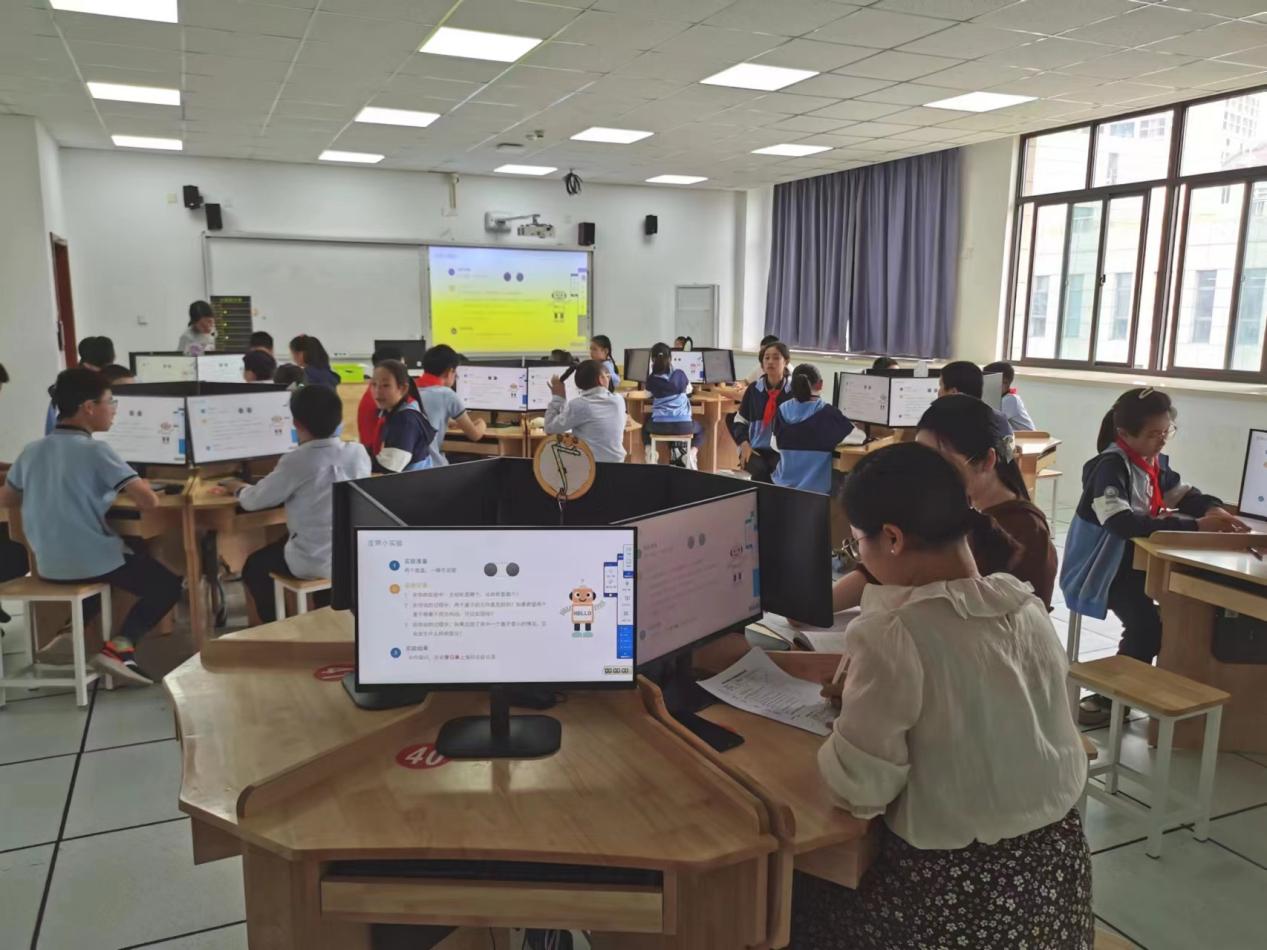 聚焦新课标 赋能新课堂—记南京市晓庄小学信息科技组校本研修活动（一）_html_m29d08a44.jpg