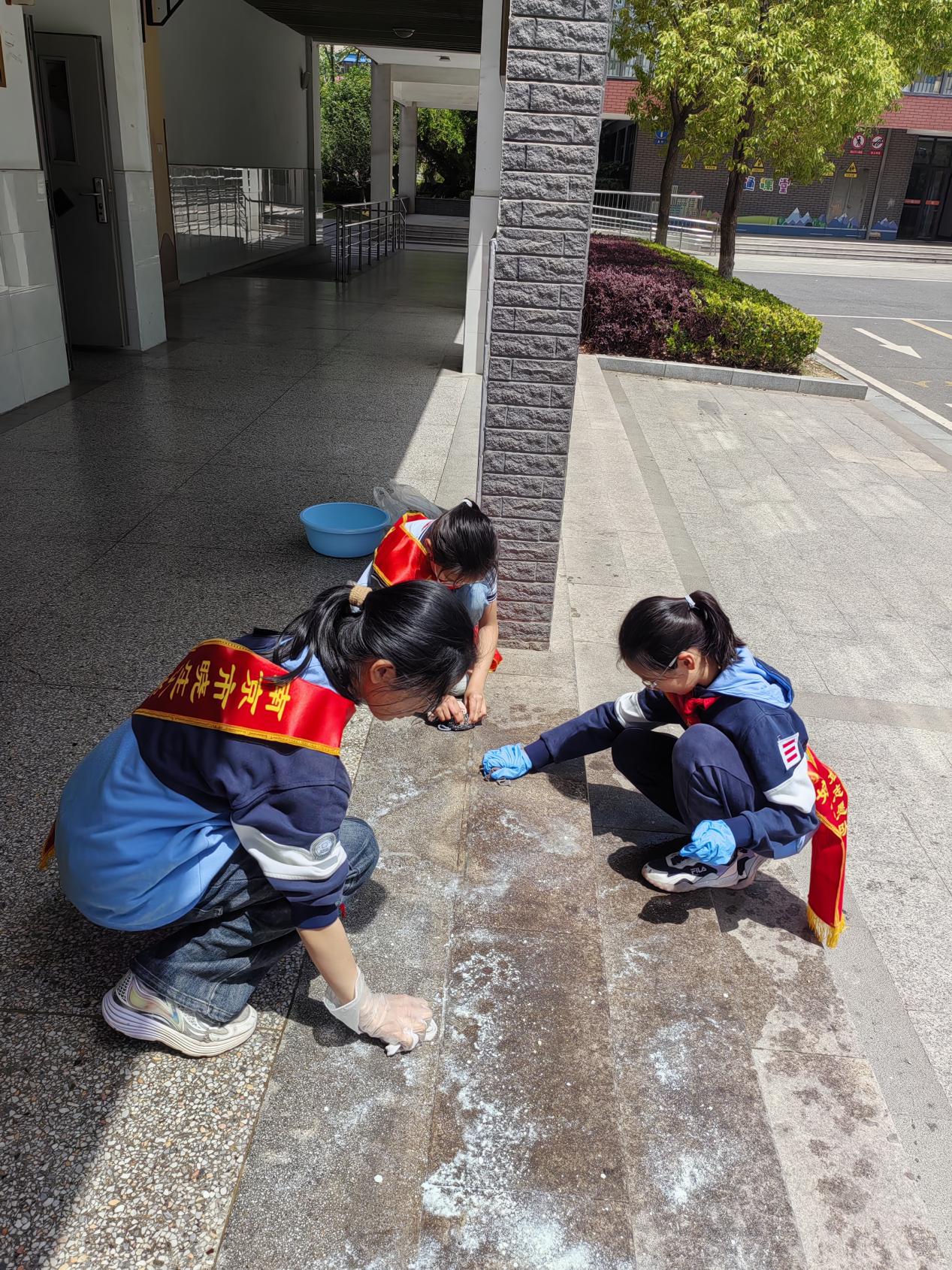 2025.5劳动周新闻(1)_html_120b3e88.jpg
