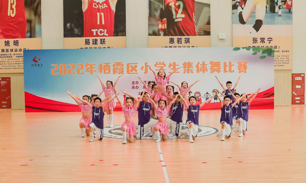 集体舞比赛_html_37fdedeb.jpg