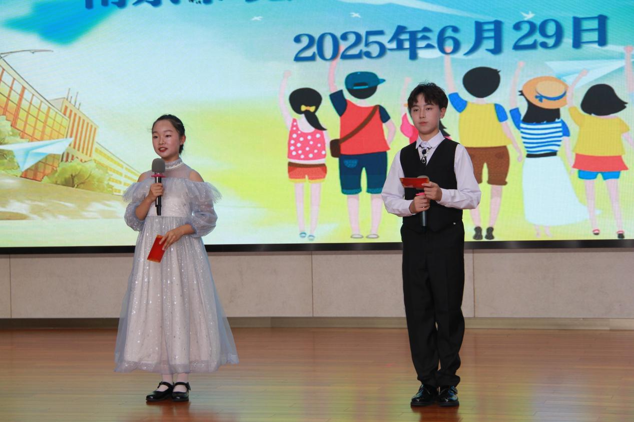 2025.6.29 六年级毕业典礼_html_m48a14b6a.jpg