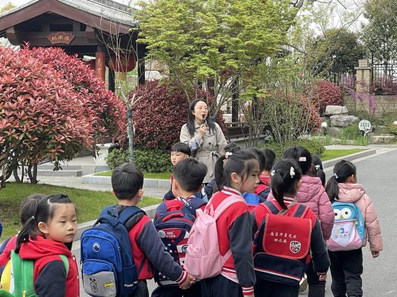 快乐体验 筑梦成长——栖霞区燕子矶幼儿园参访小记_html_m5d319789.jpg