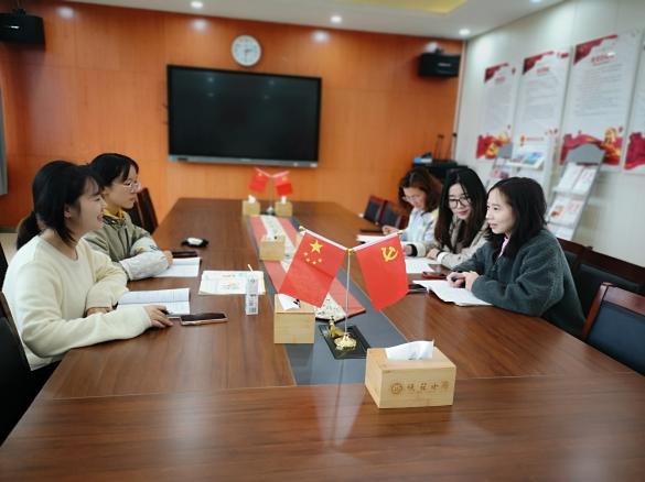 英语组内课新闻稿一_html_5ab44335.jpg