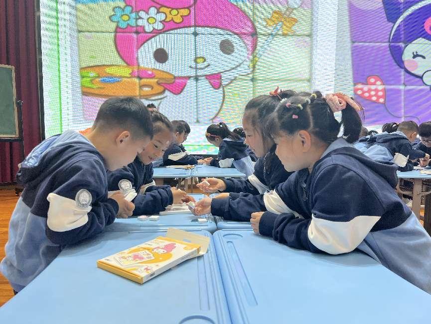 4月11日，栖霞区晓庄小学道德与法制教研活动新闻稿(1)_html_m20da1487.jpg