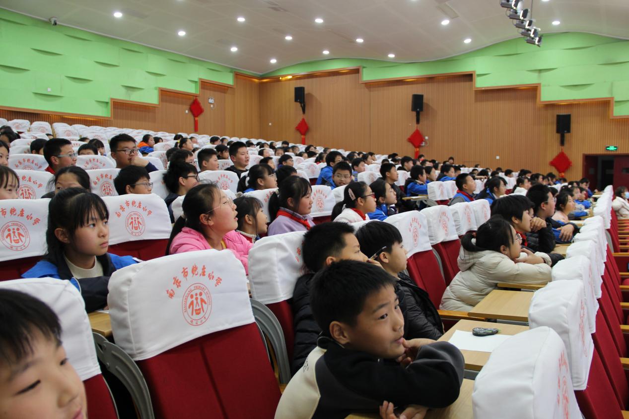 20231211学习劳模模范 争做时代新人_html_1c90fbd9.jpg
