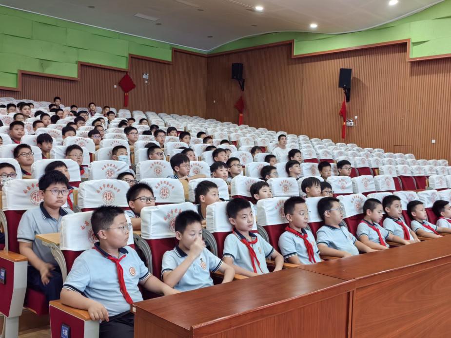 20240918探索青春奥秘，共筑健康基石——南京市晓庄小学行知校区开展青春期教育活动(1)_html_m4647653.jpg