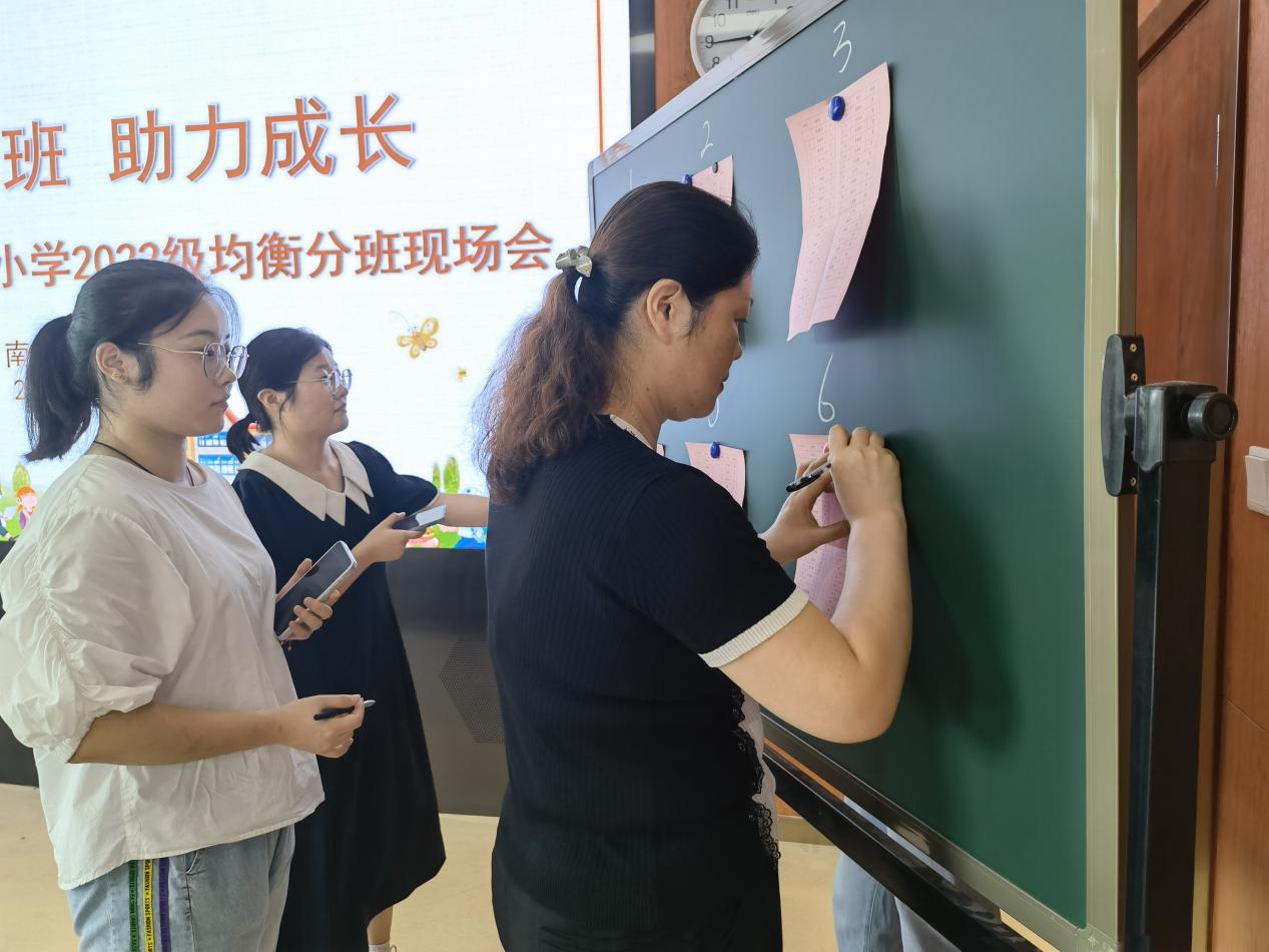 分班新闻稿(1)_html_37370e2d.jpg