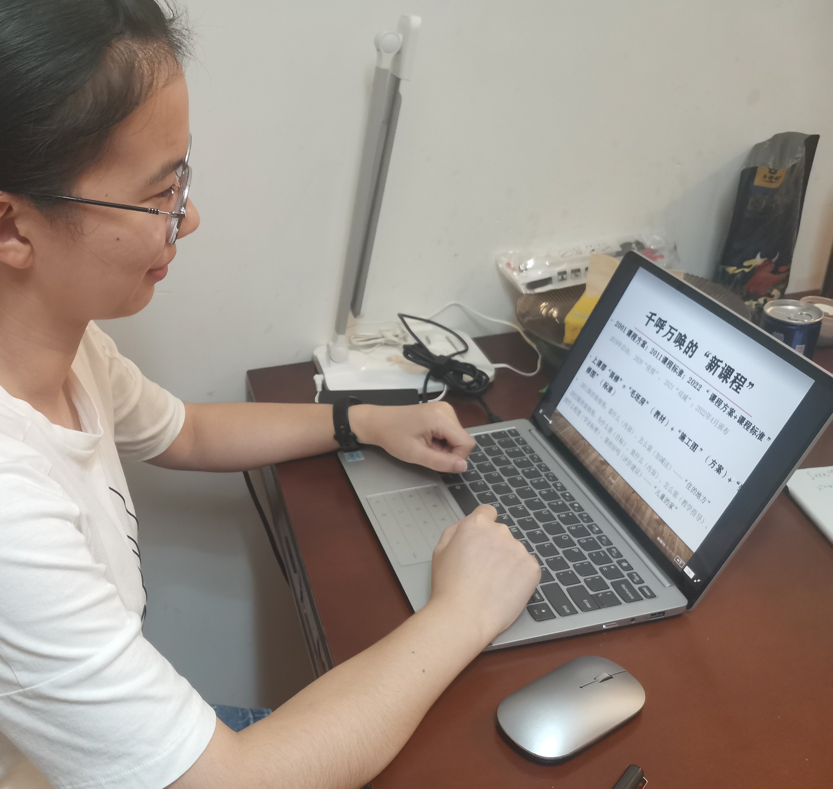 渐有微凉递好秋   常于教育传新思——记“栖霞区教科研云端大讲坛第二十九讲”活动_html_m496bbd30.jpg