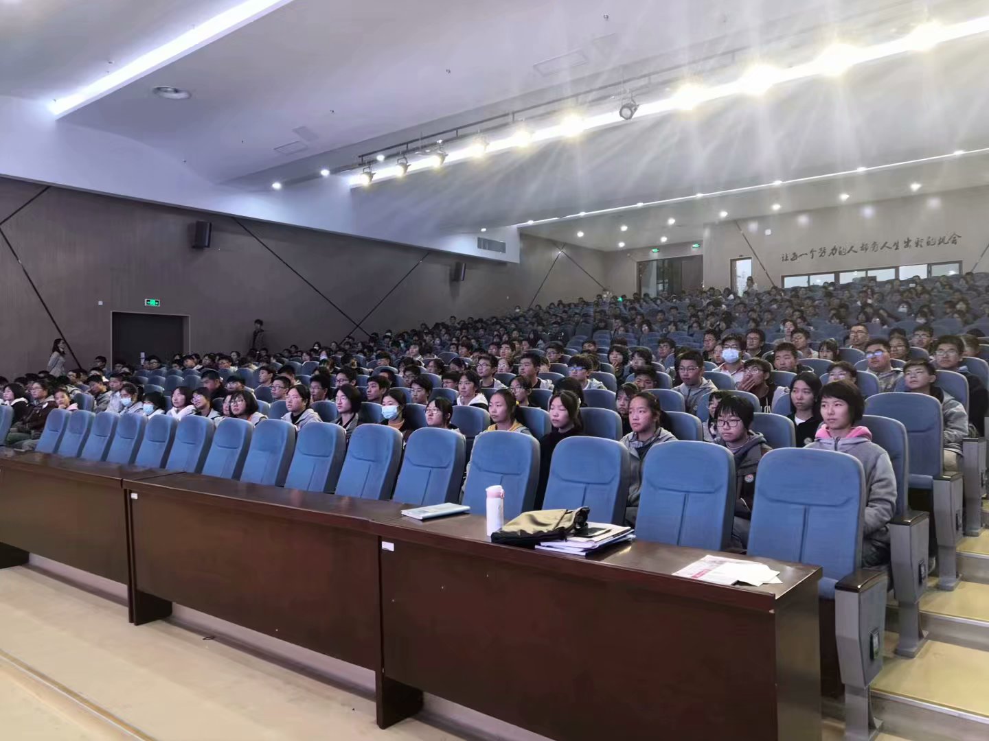 台下学生.jpeg 台下学生.jpeg