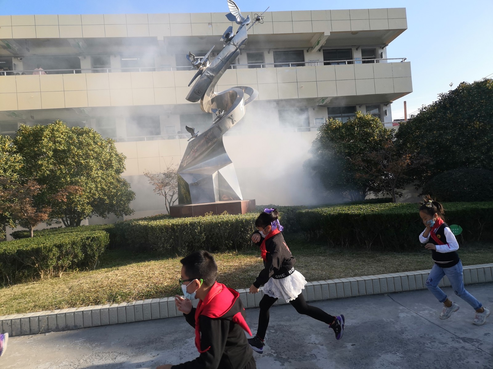 【雅韵靖小】校园应急演练 提高安全意识