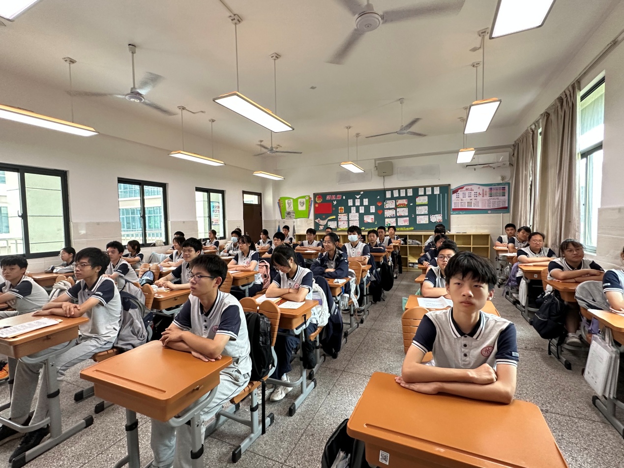 2023.6.30快乐暑假 安全通行——实初尧化开展散学典礼活动_html_m38ccaf42.jpg