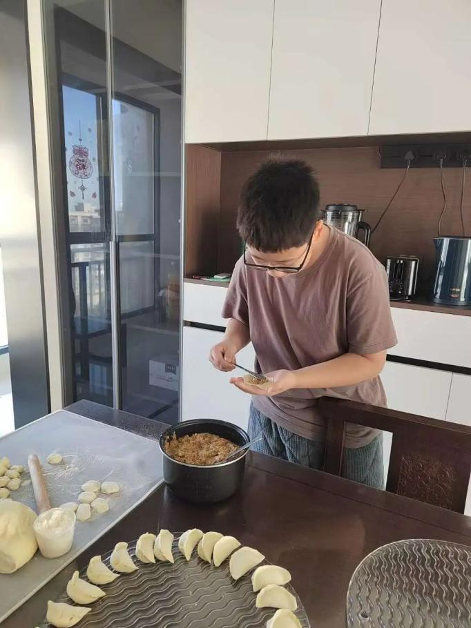 2.12 【融创德育】初一学子贺新春   劳动实践年味浓——实初尧化七年级寒假劳动教育活动_html_5b68cb71.jpg