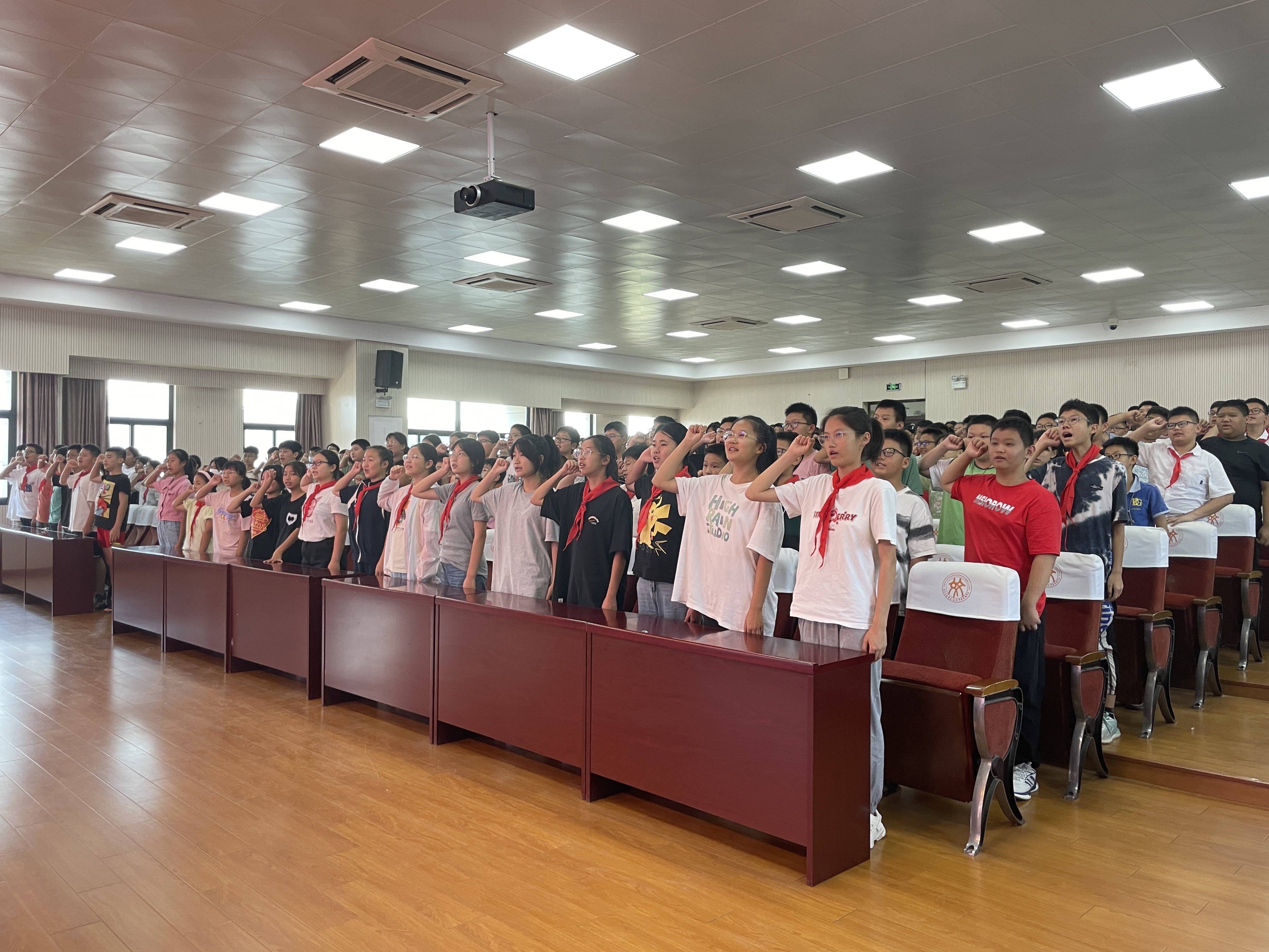 新学期，新起点，新征程——七年级入学建队仪式_html_46751874.jpg