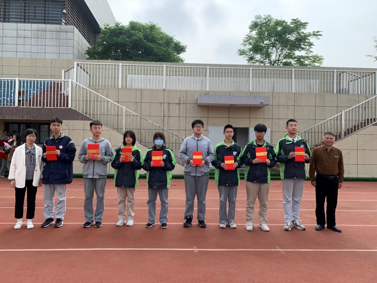 2022.5.13扬理想之风帆 抵成功之彼岸——实初尧化开展向优秀学习表彰大会_html_172582ba.jpg