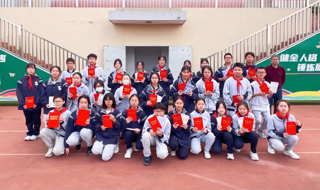 4.27【融创教学】模型盛会悄然尽  生物创花绽韵长——栖霞实验初级中学生物模型大赛_html_7c3a73d6.jpg