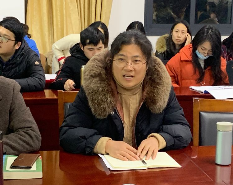2020.12.9学无止境  不殆于心—— 实初尧化开展青年教师学习会_html_m317df772.jpg