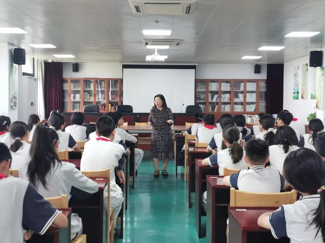 9.12【融创德育】强班级管理 促早读提升——八年级班委与课代表专项会议_html_m11b6de98.jpg