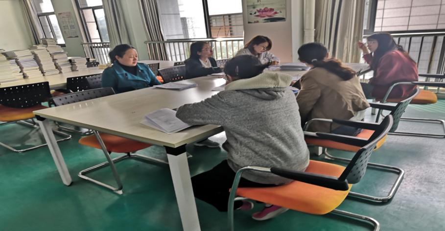 10.15 历史组——集思广益 共促教学_html_56c3adb3.jpg