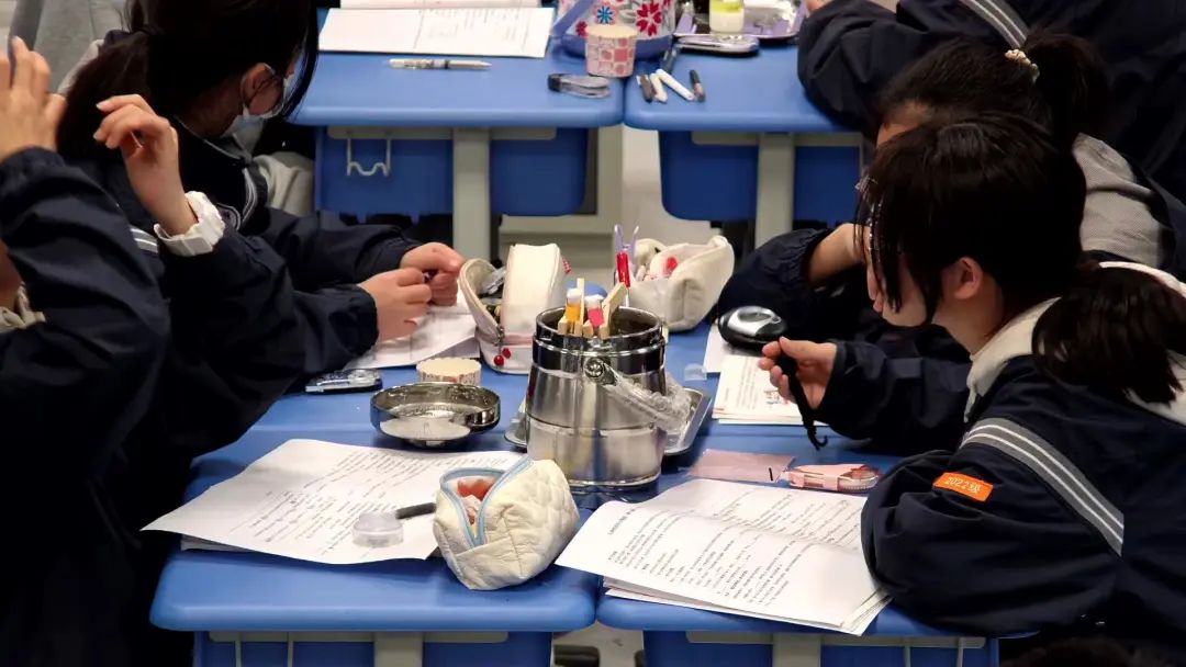 【融进教学】春风润万物，教研正当时——记实初生物组栖霞区教研活动_html_7ce82b56.jpg