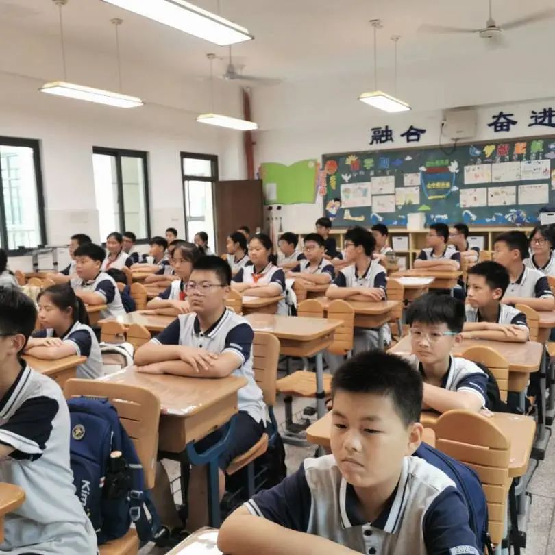 【融创德育】树正气  敢担当  做有作为的中学生——实初尧化暮省_html_m9d8bf37.jpg