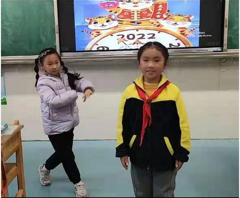 二4班迎新文艺汇演_html_m6e9ec12c.png