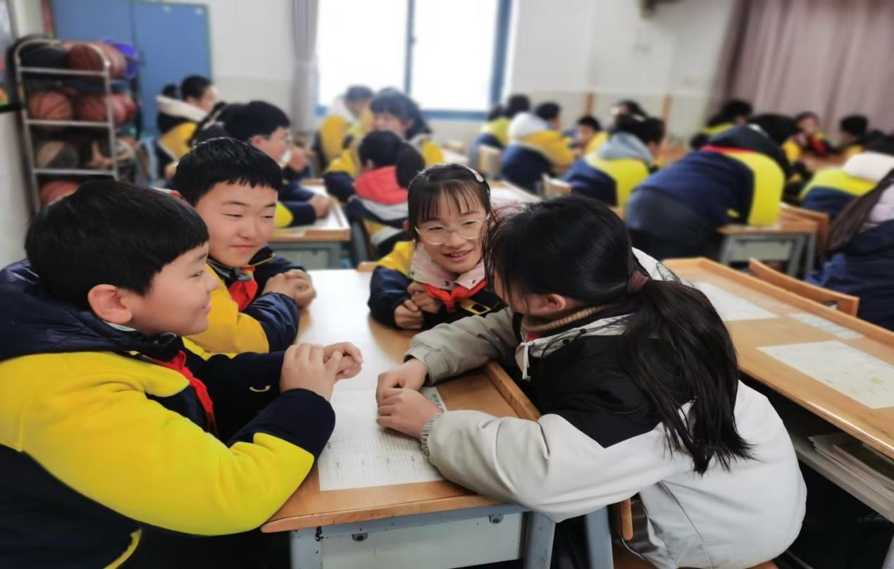 【心语之声】“心”出发，新收获——晓院附小开展开学适应主题心理班会_html_54bd0953.jpg