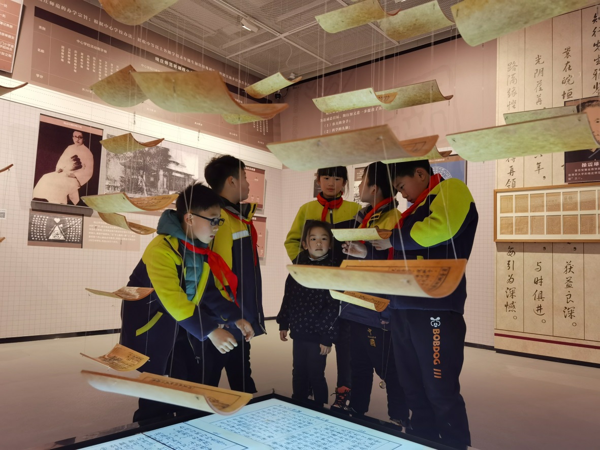 同走行知路，亲子共成长_html_4d0f0f8.jpg