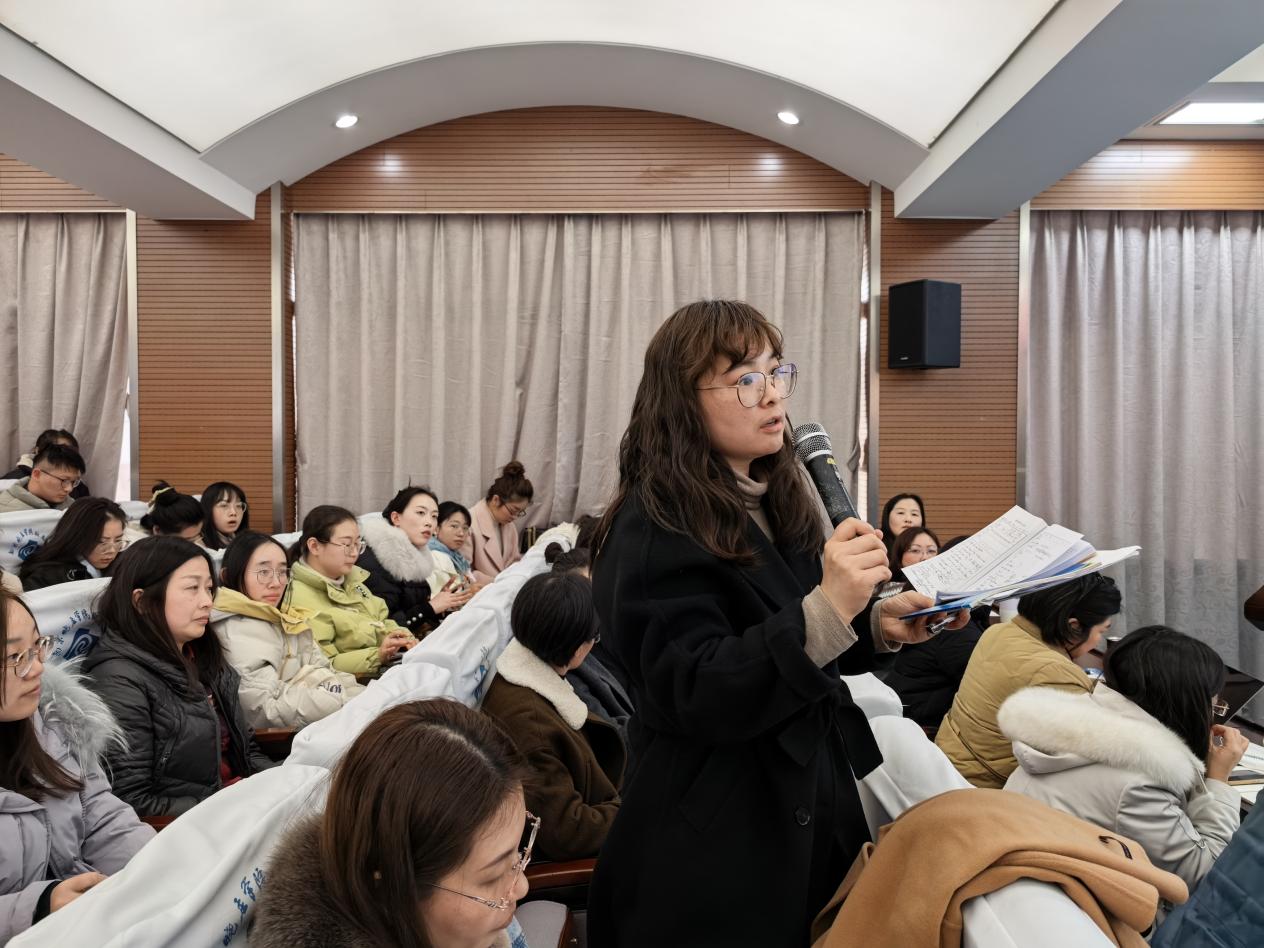 新闻—校本研修活动二_html_m2e8c15e4.jpg