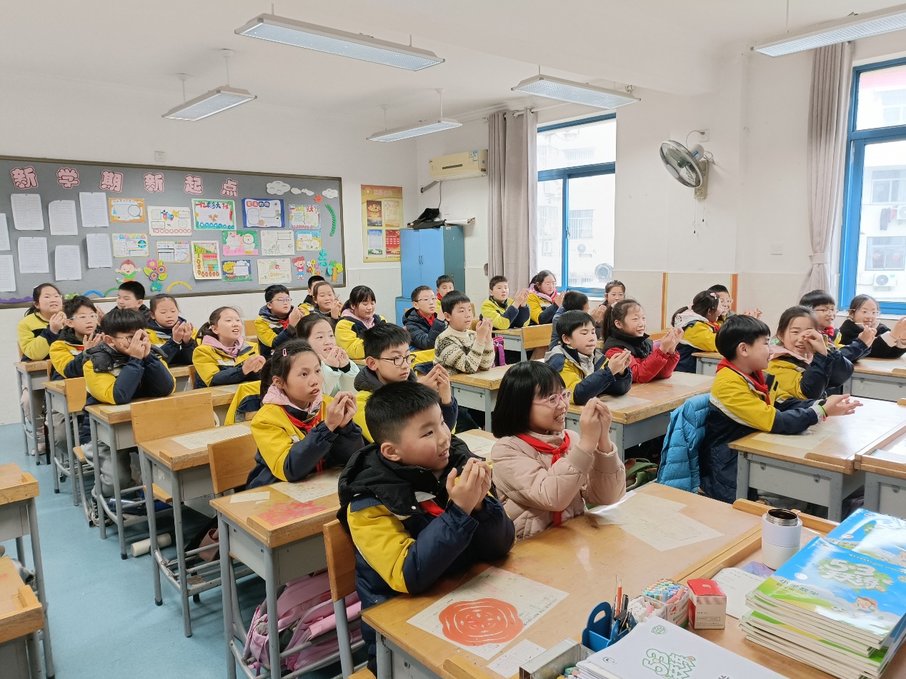 “蛇年心蜕变，成长新起点”——晓院附开学季小开展适应性心理班会_html_4aa0ce6a.jpg