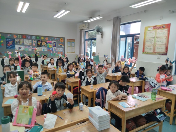 爱心满溢 阳光同行_html_98e00a7.jpg