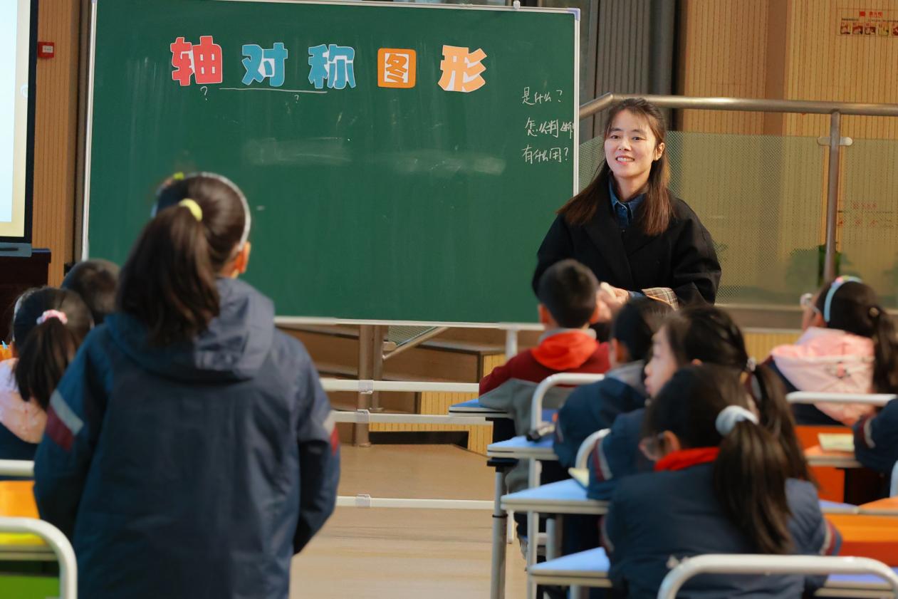 【名师工作室】深耕体验式课堂 践行教学做创合一(1)_html_7dae34dd.jpg