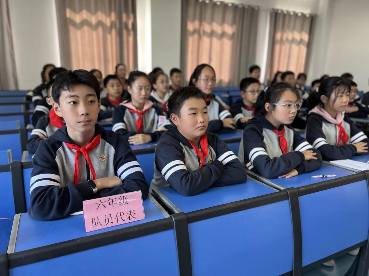 10.22争做新时代好队员_html_659d7102.jpg