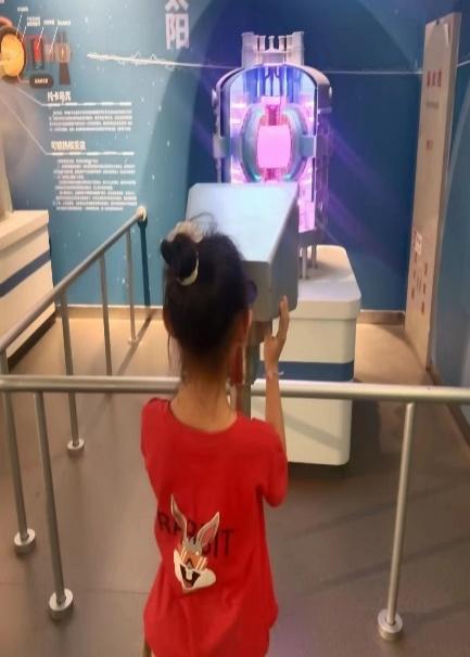 月满迎中秋 童心庆国庆--二（2）班新闻稿_html_m531463dd.jpg