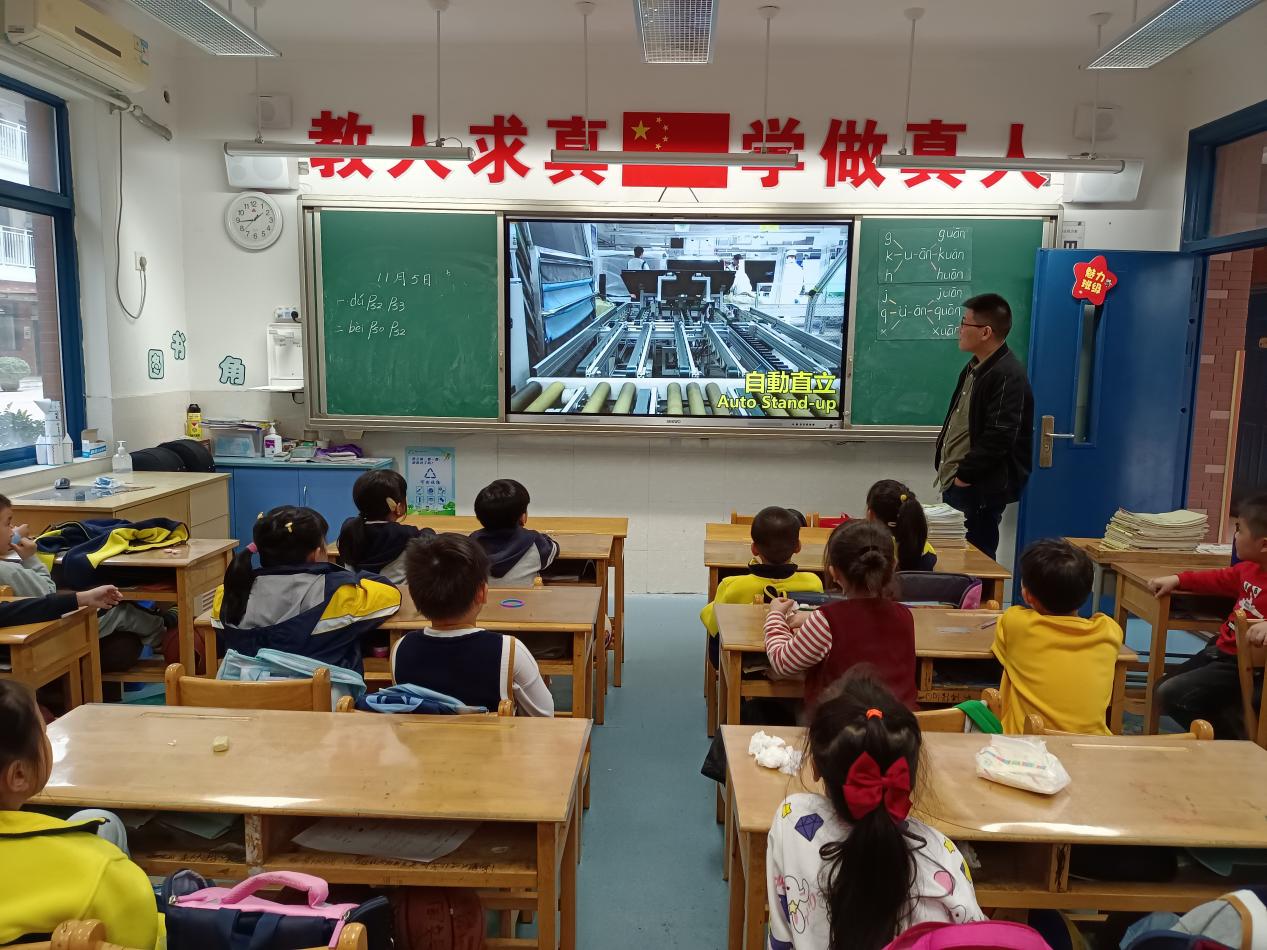 一4班11月新闻稿  王东娟_html_m7fd18756.jpg