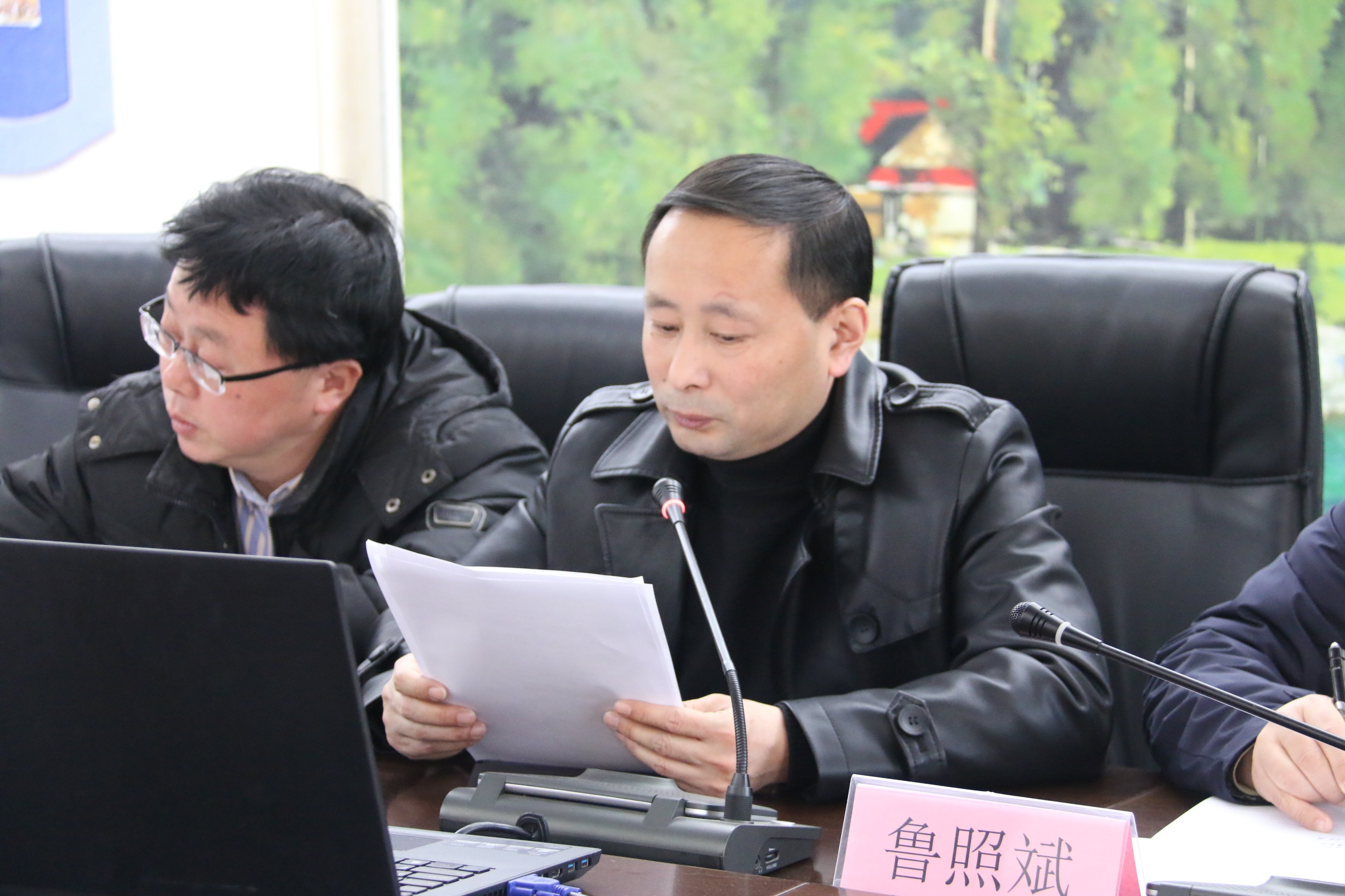 我校召开食堂工作总结与表彰大会——房校改_html_55d57954.jpg
