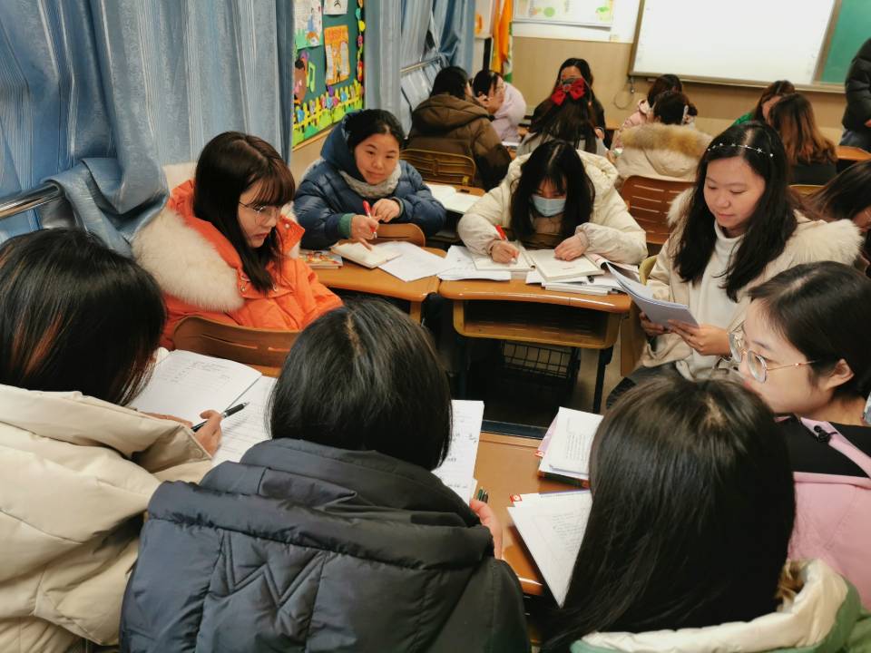 语文备课组报道_html_m571088d.jpg