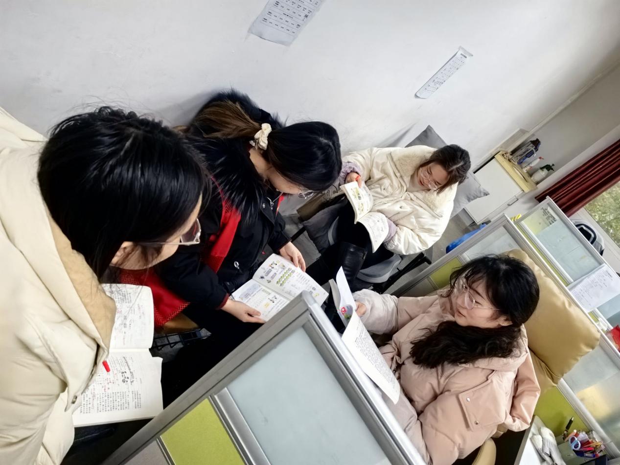 【丁香汉声·教学】丁小数学组备课活动侧记_html_m63029f49.jpg