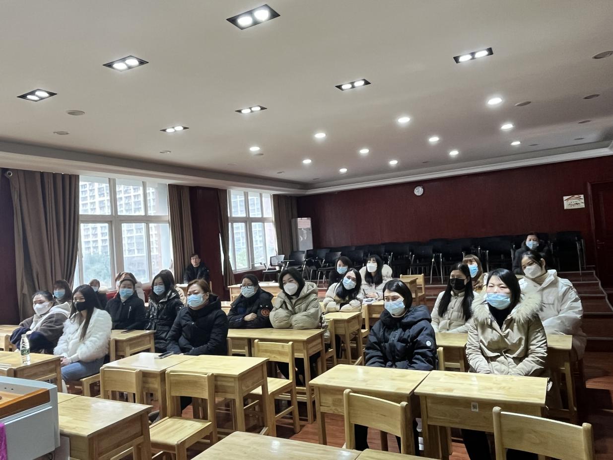 四年级校级、年级家委会会议新闻稿_html_m3231aed2.jpg