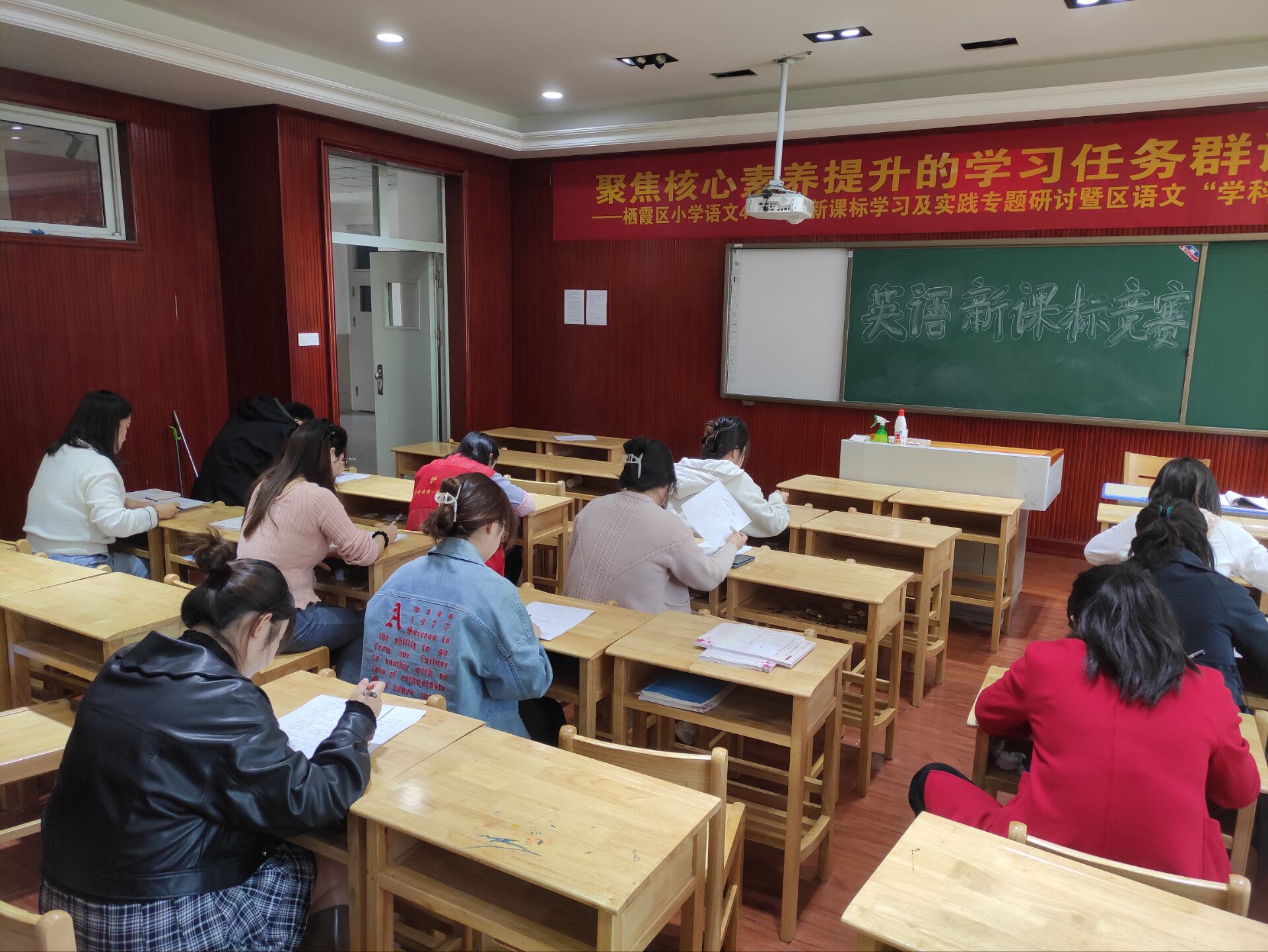 【丁香汉声·教学】学不屡停 向“新”出发——南京市丁家庄小学“和雅杯”教师素养大赛之英语学科课标考核竞赛_html_16c2588a.jpg