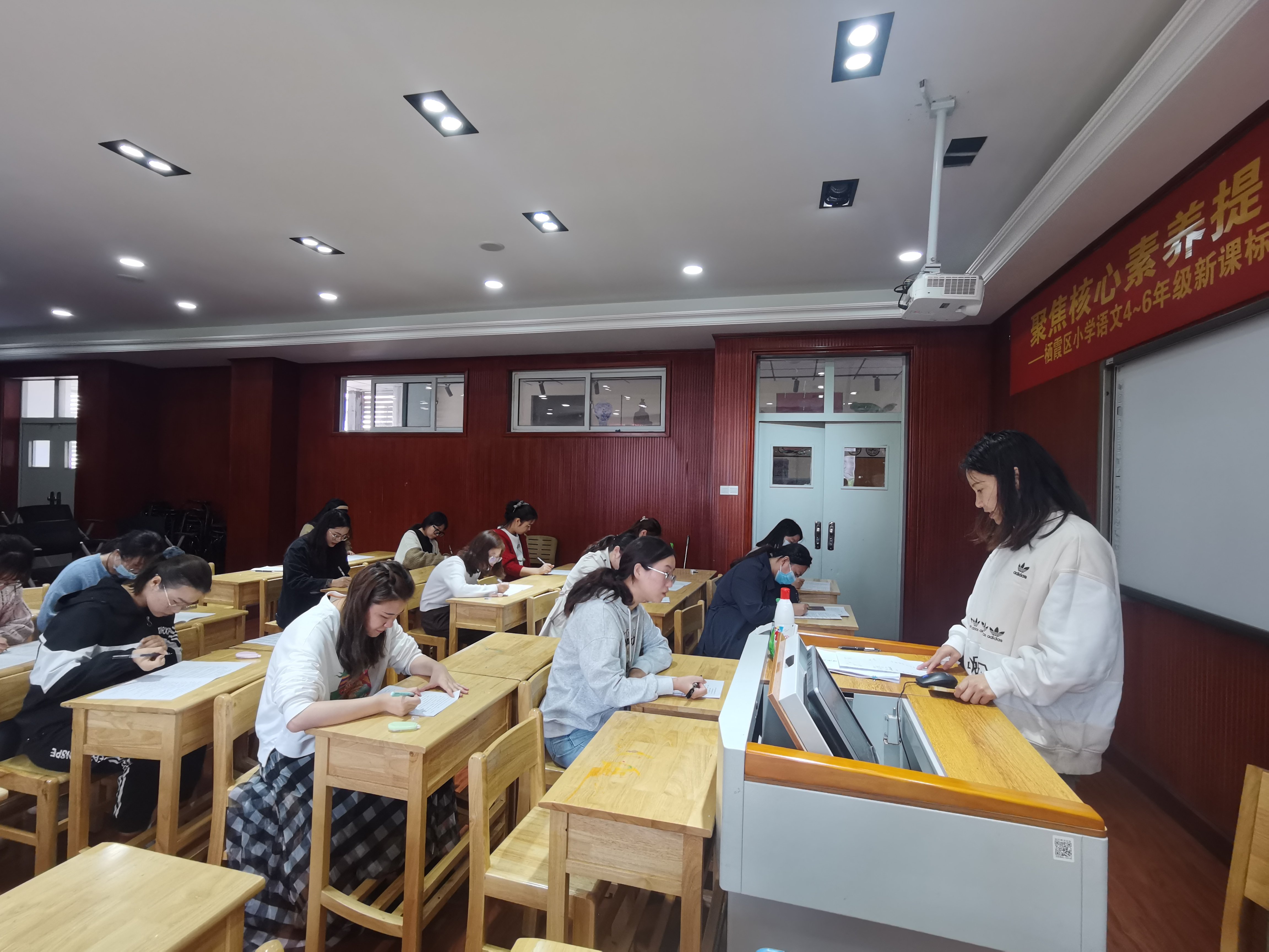 课标考核竞赛报道_html_122169bf.jpg