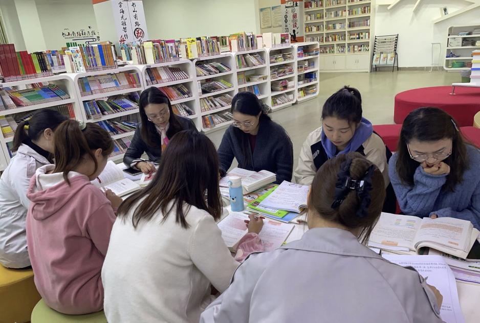 2022.10.10语文集体备课报道_html_m56a676cd.jpg